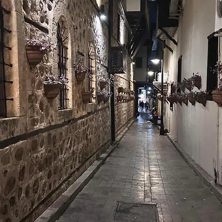 Kaleici Muhtesem Ayri Mutfakli Uygun Fiyat Ev *